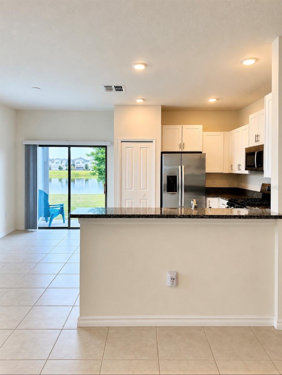 8212 Crescent Oaks Dr Property Photo 8