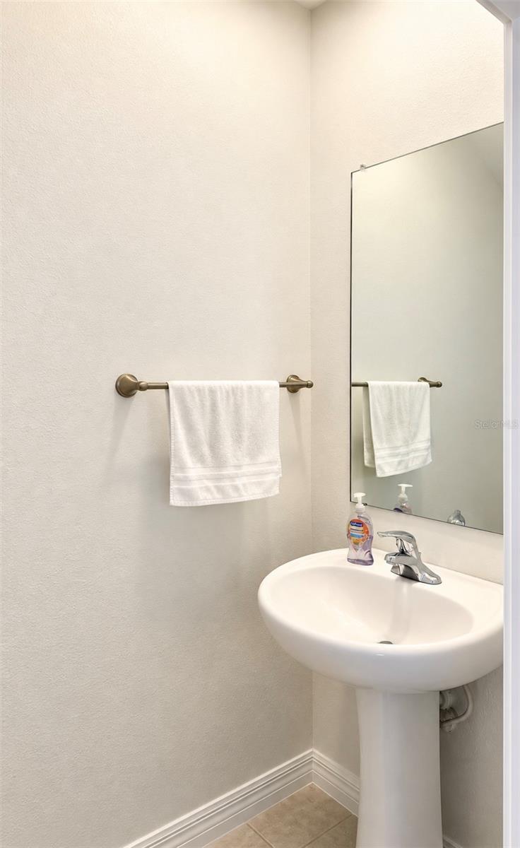 8212 Crescent Oaks Dr Property Photo 35