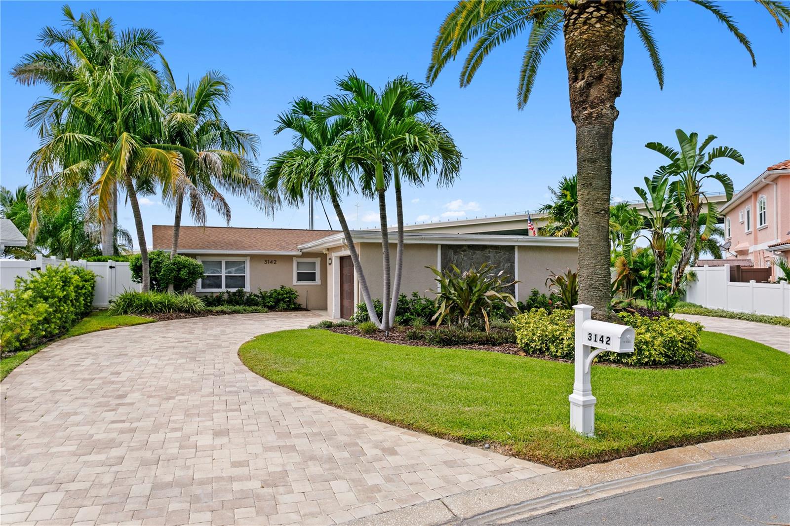 3142 W Vina Del Mar Blvd Property Photo 1