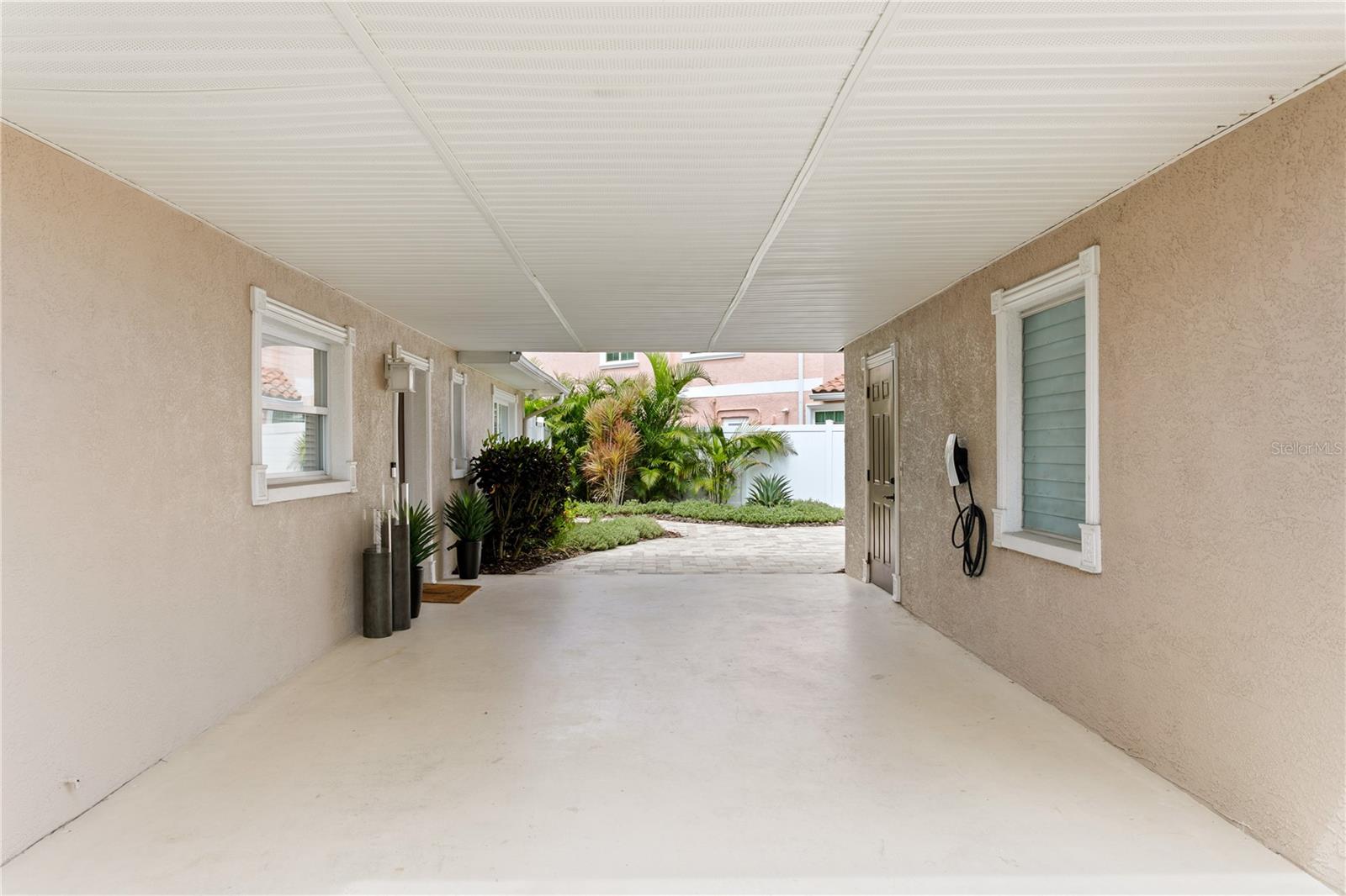 3142 W Vina Del Mar Blvd Property Photo 4
