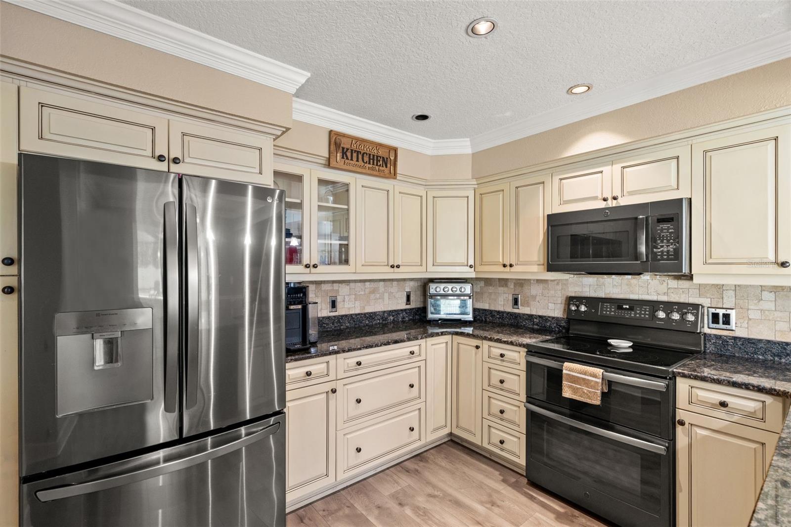 11312 Robert Dr. Property Photo 13