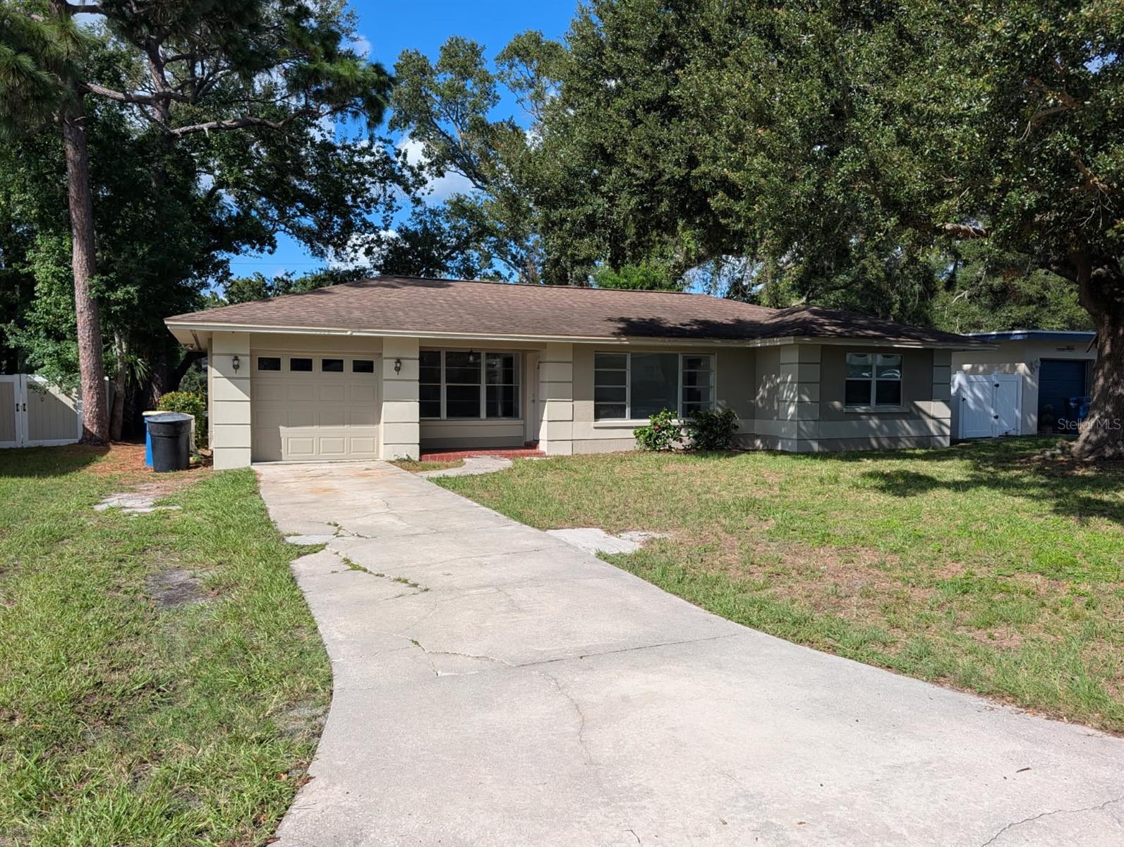 1574 Crown St Property Photo 1