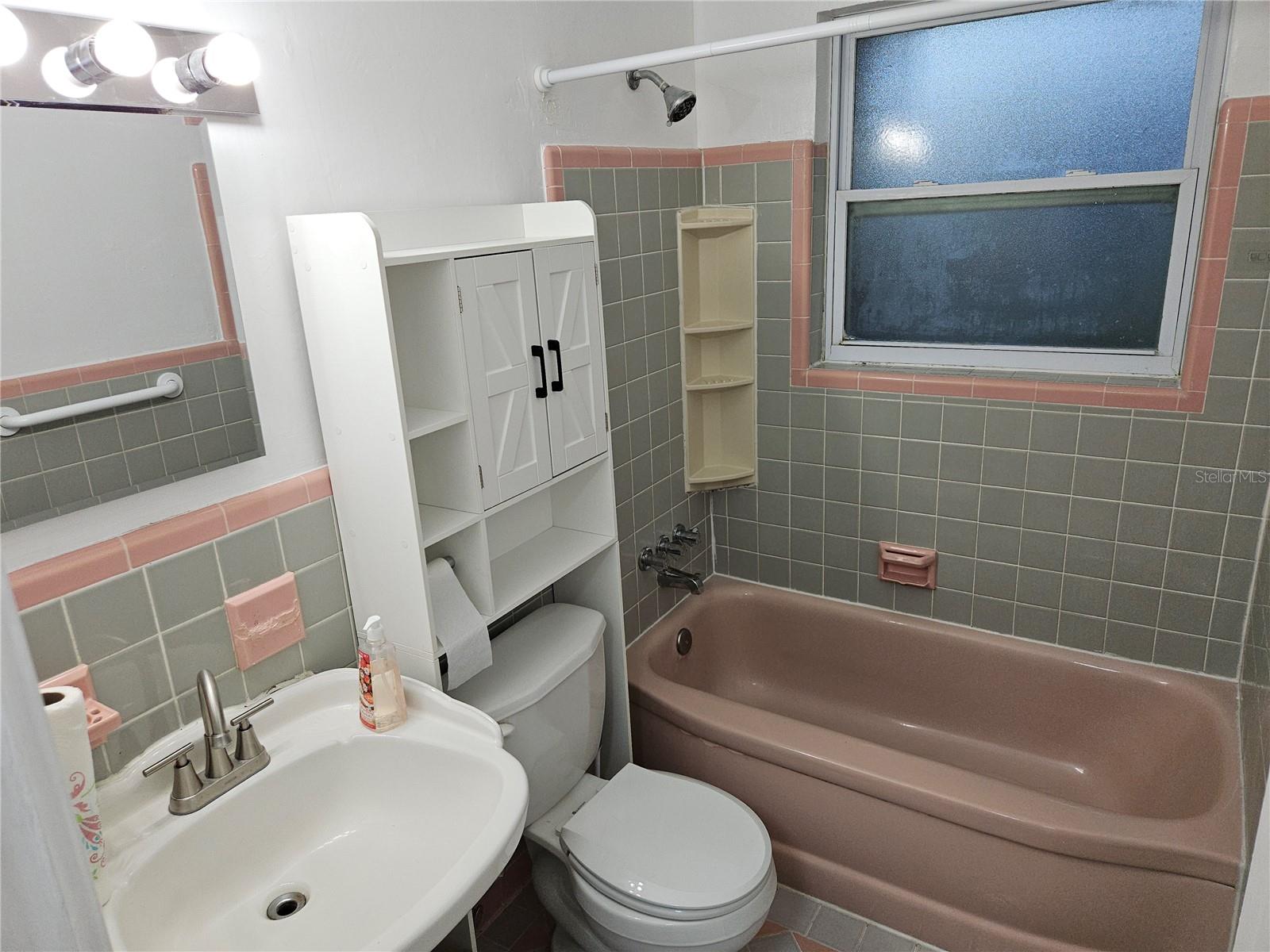 1574 Crown St Property Photo 8
