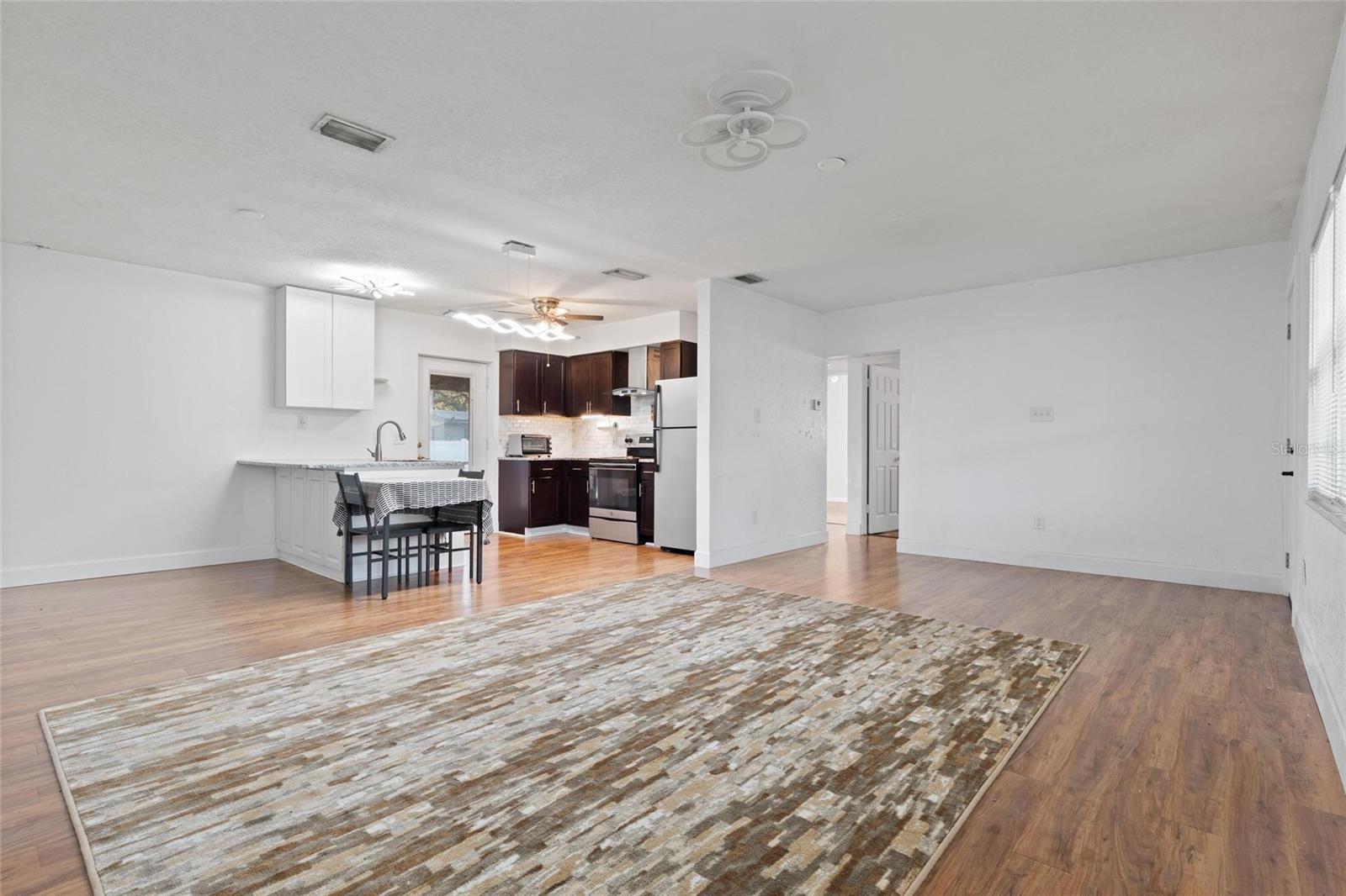 10811 Valencia Ter Property Photo 5