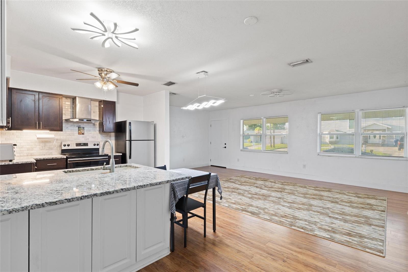 10811 Valencia Ter Property Photo 6