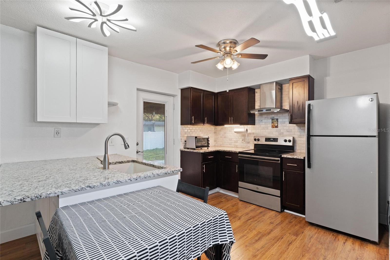 10811 Valencia Ter Property Photo 7