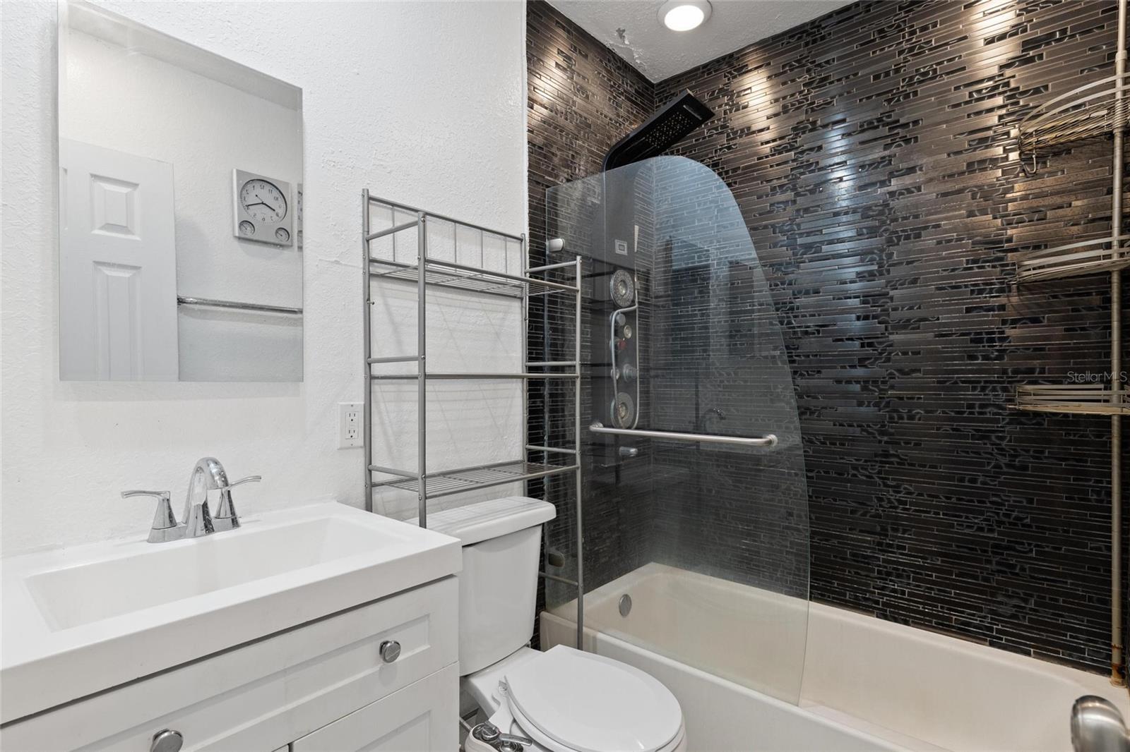 10811 Valencia Ter Property Photo 10