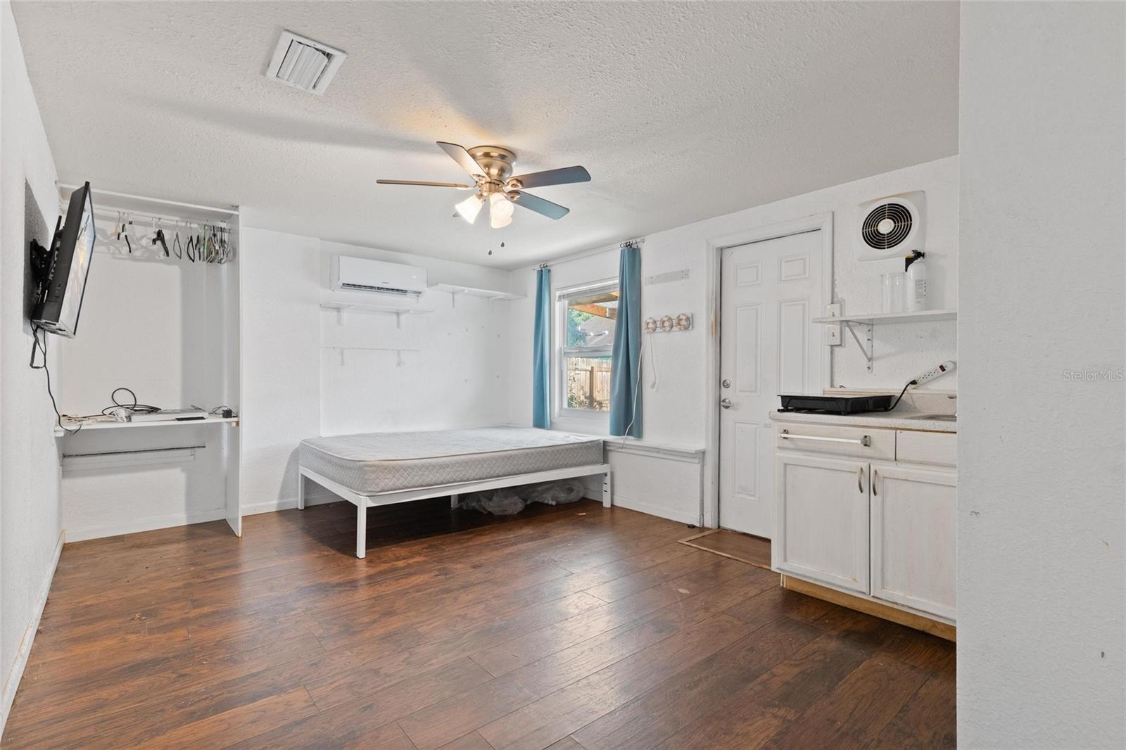 10811 Valencia Ter Property Photo 12
