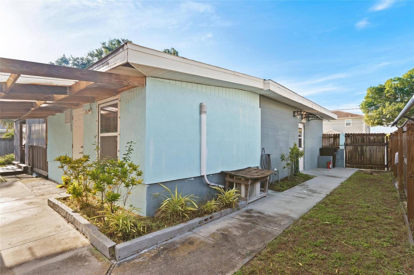10811 Valencia Ter Property Photo 20