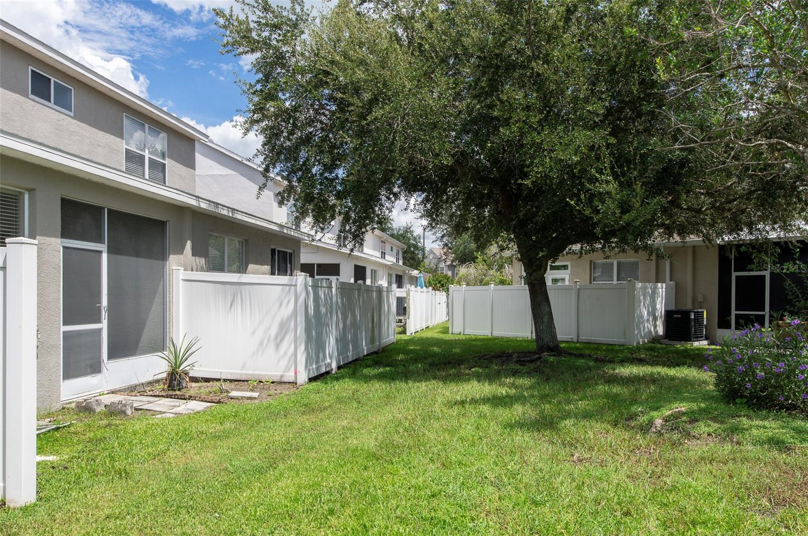 570 Vallance Way Ne Property Photo 28