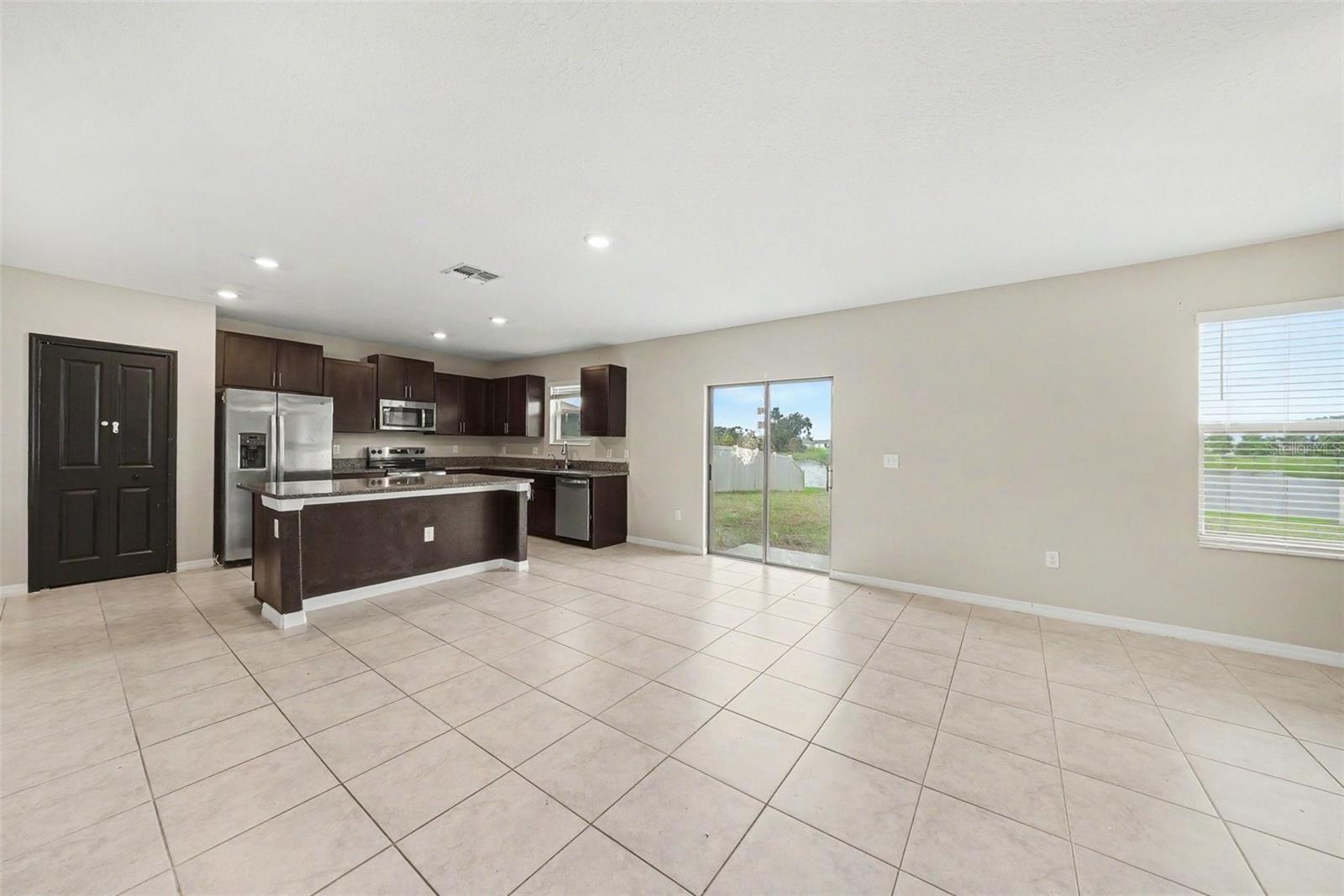 1507 Golden Glow Dr Property Photo 4