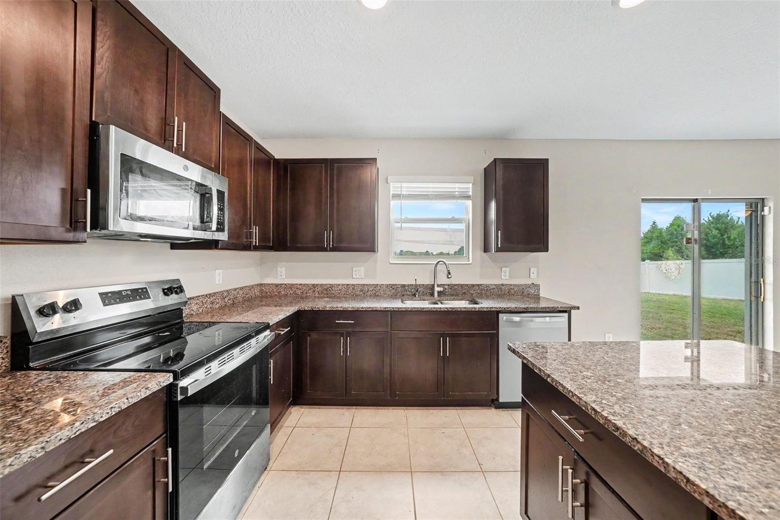 1507 Golden Glow Dr Property Photo 6
