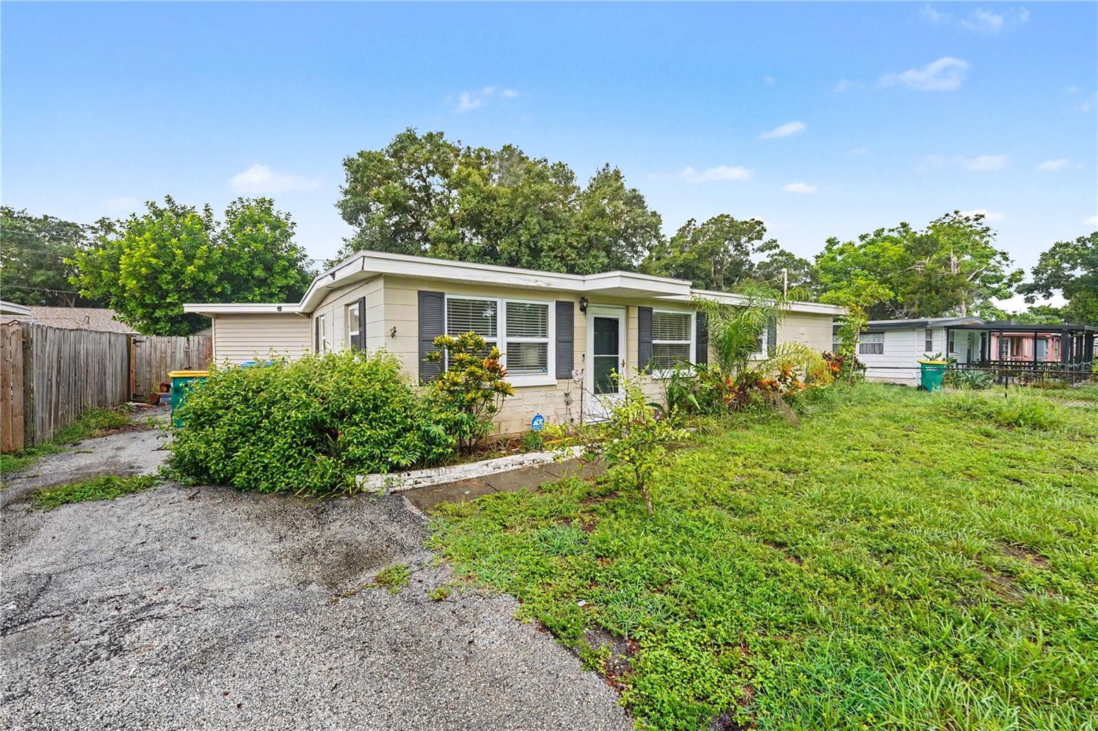 8490 92nd Ter Property Photo 1