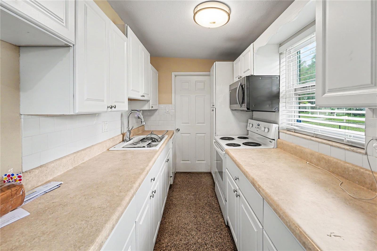 8490 92nd Ter Property Photo 6