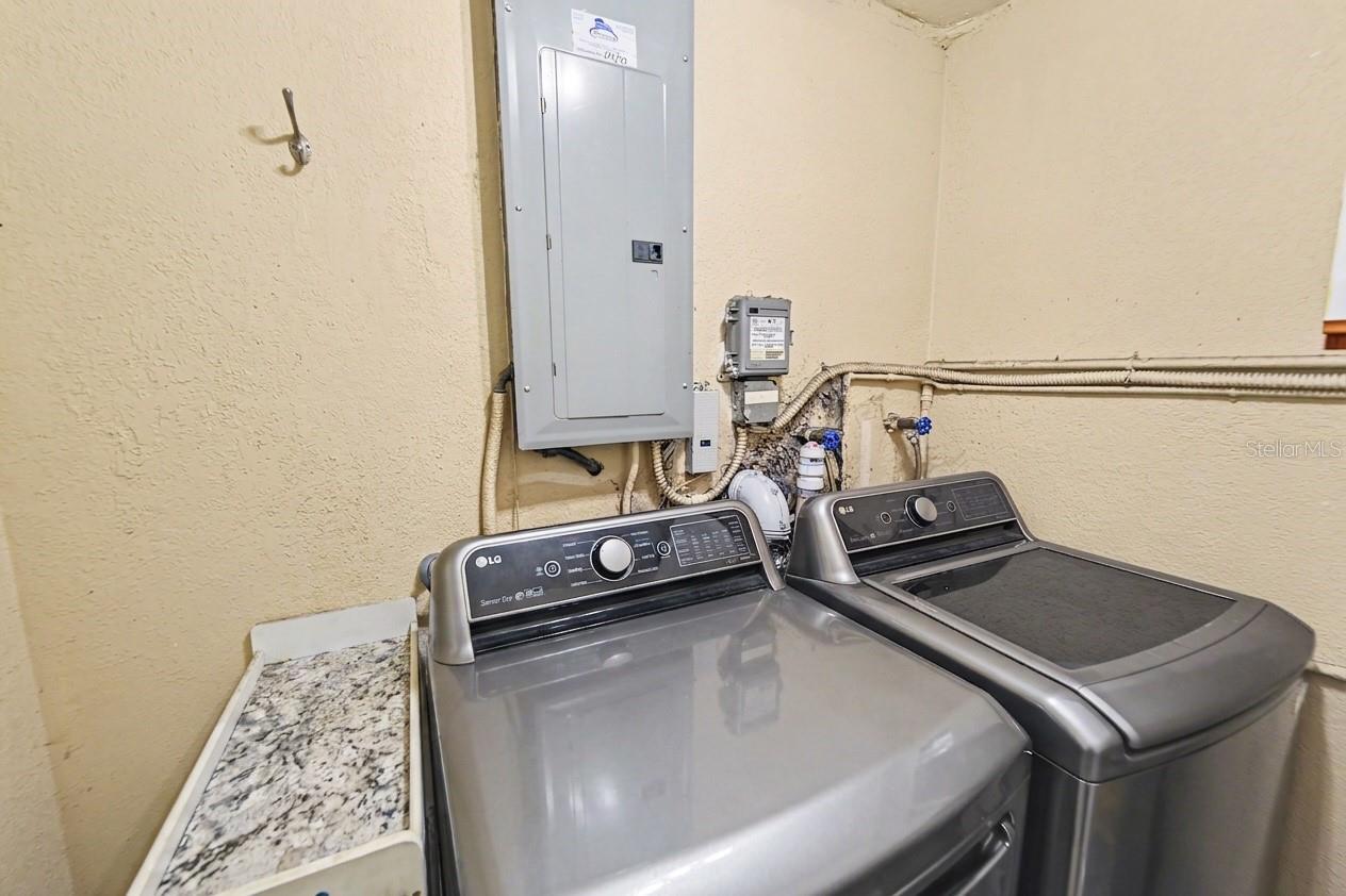 8490 92nd Ter Property Photo 10