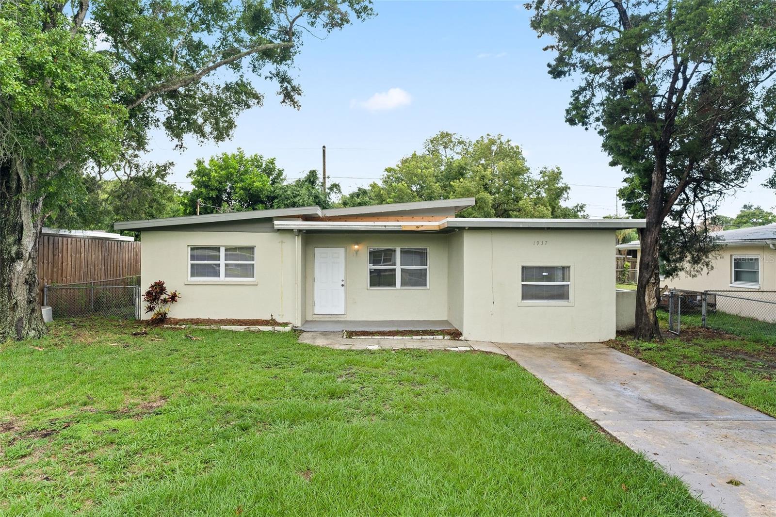 1937 RIDGEWOOD DR Property Photo 1