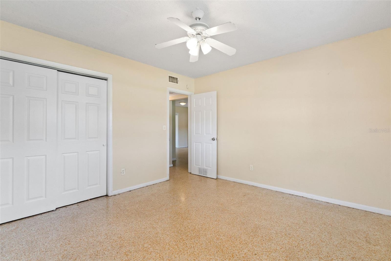 1937 Ridgewood Dr Property Photo 6