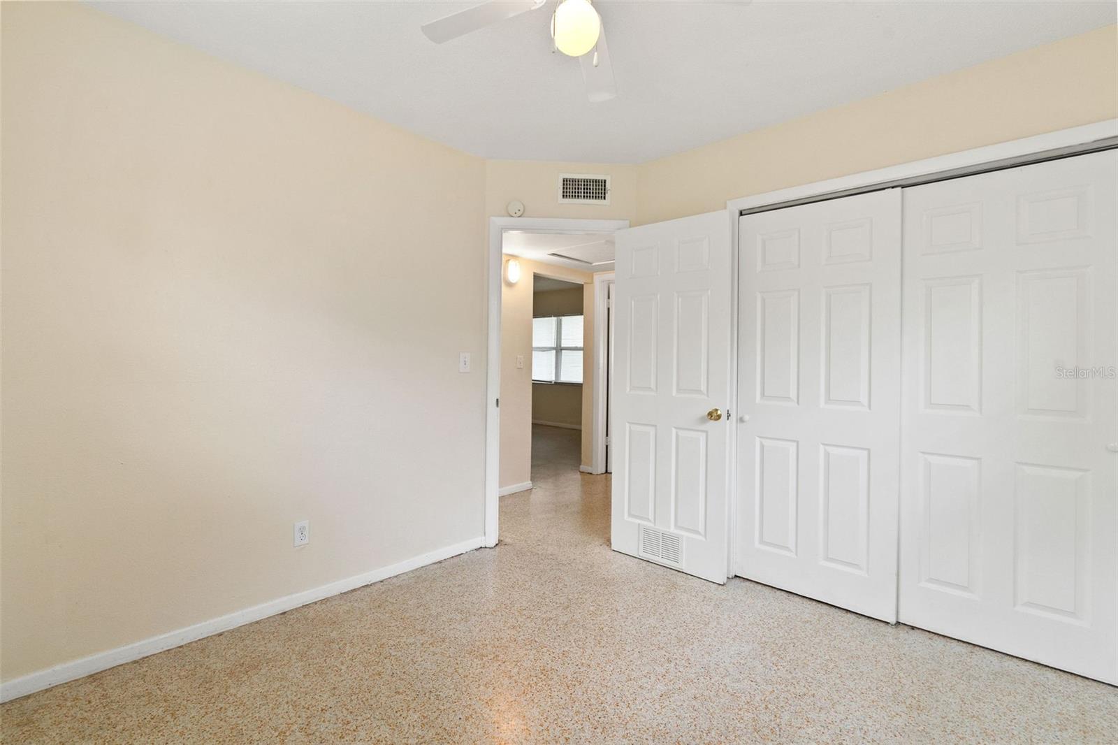 1937 Ridgewood Dr Property Photo 8