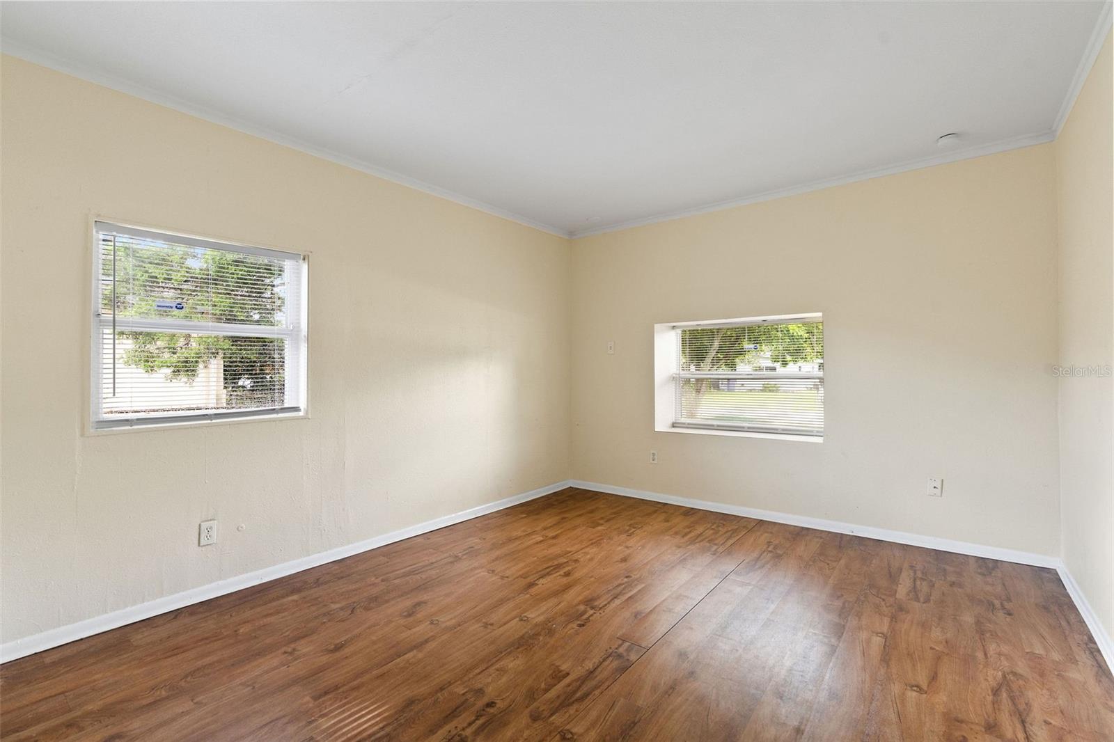 1937 Ridgewood Dr Property Photo 12