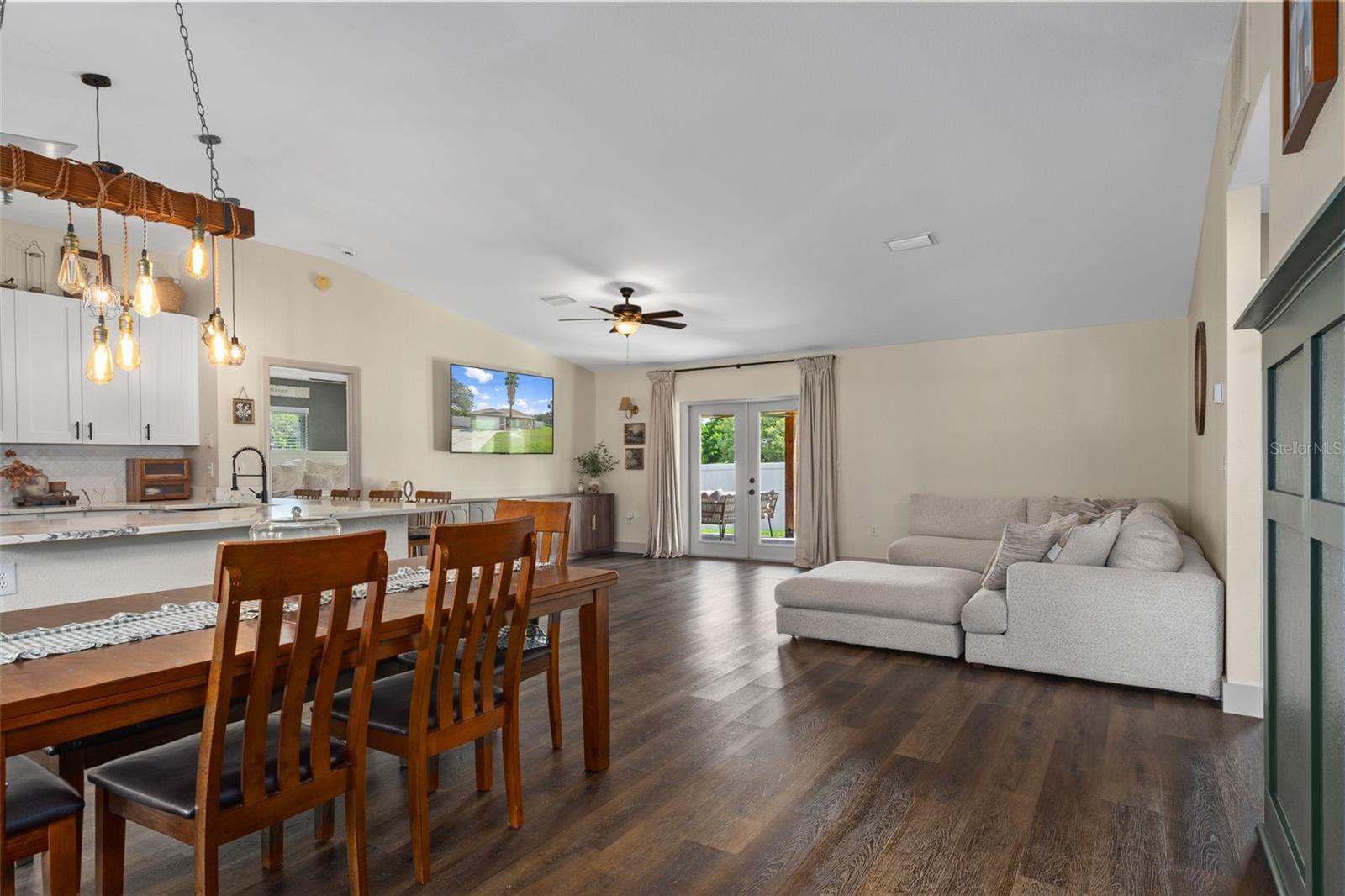 10225 Jollett St Property Photo 10