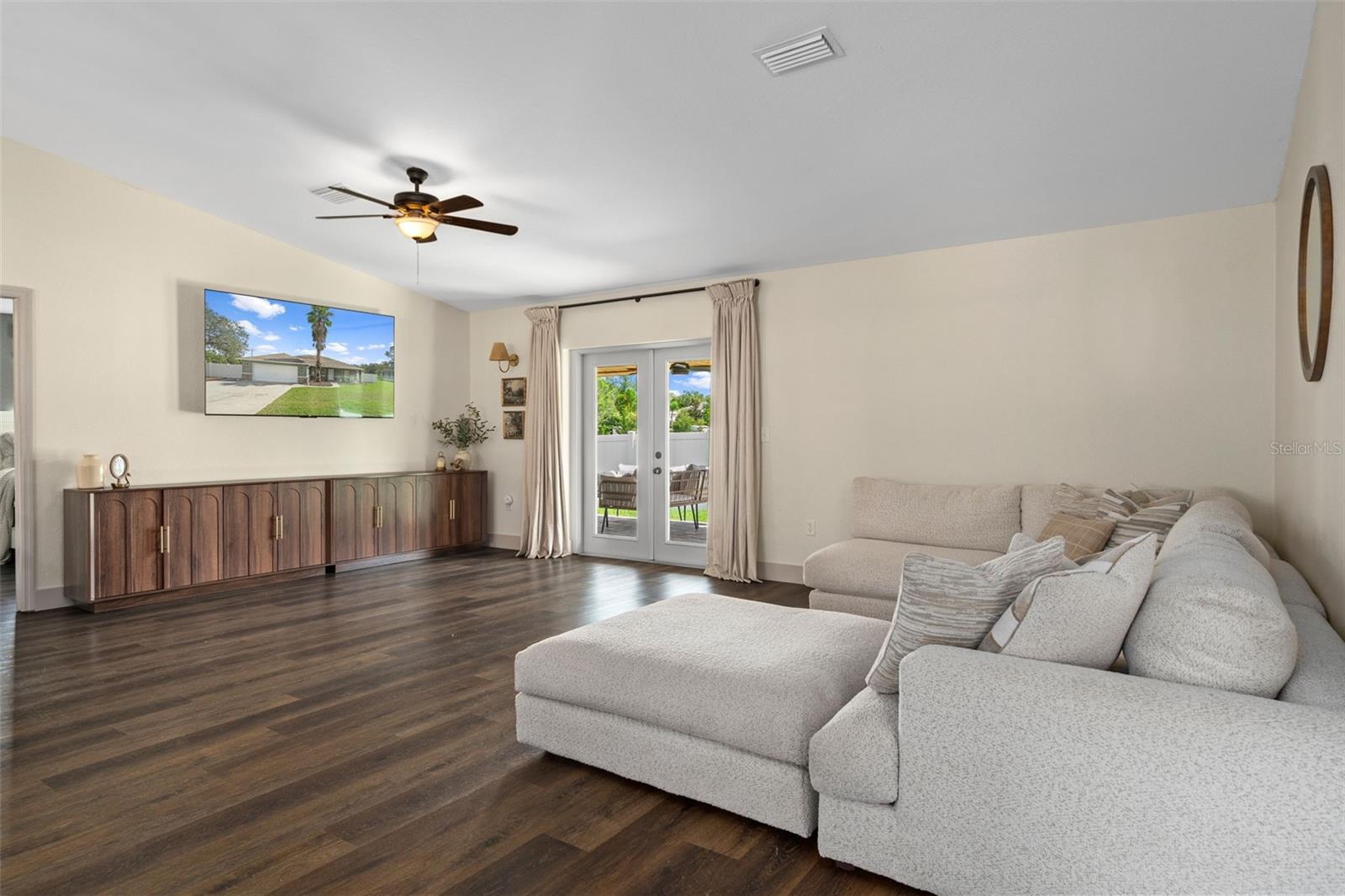 10225 Jollett St Property Photo 11