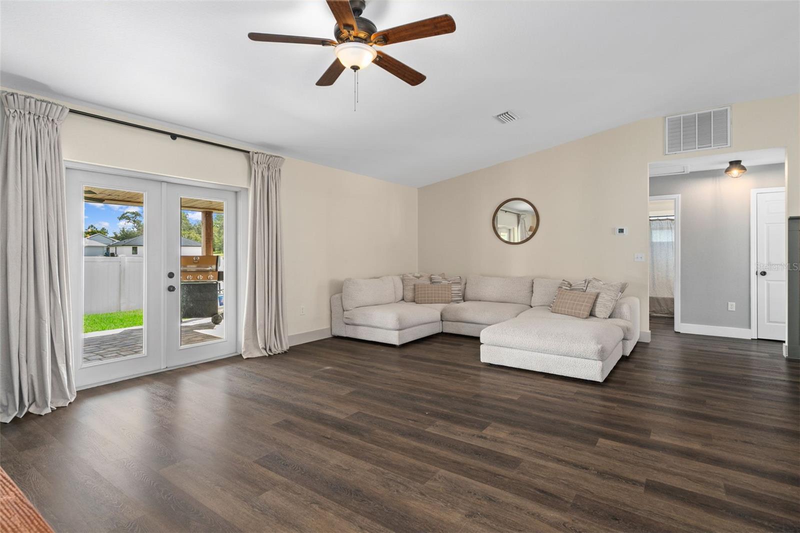10225 Jollett St Property Photo 12