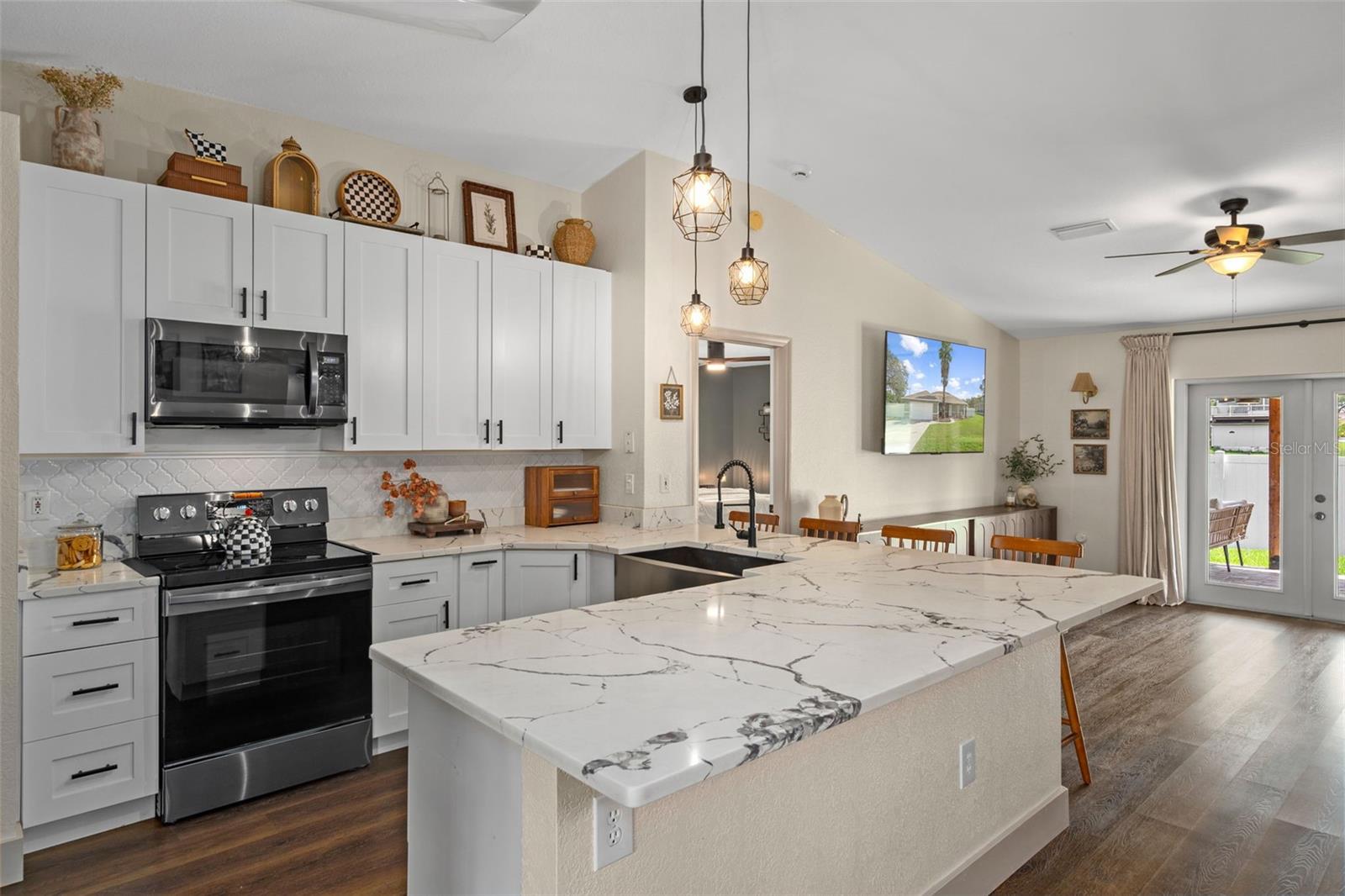 10225 Jollett St Property Photo 16
