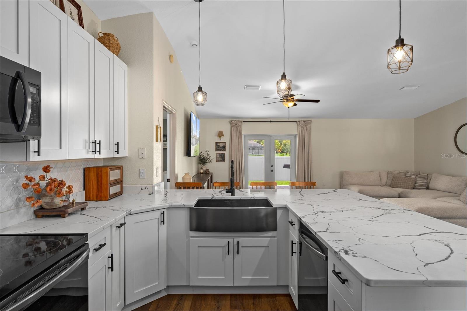 10225 Jollett St Property Photo 17