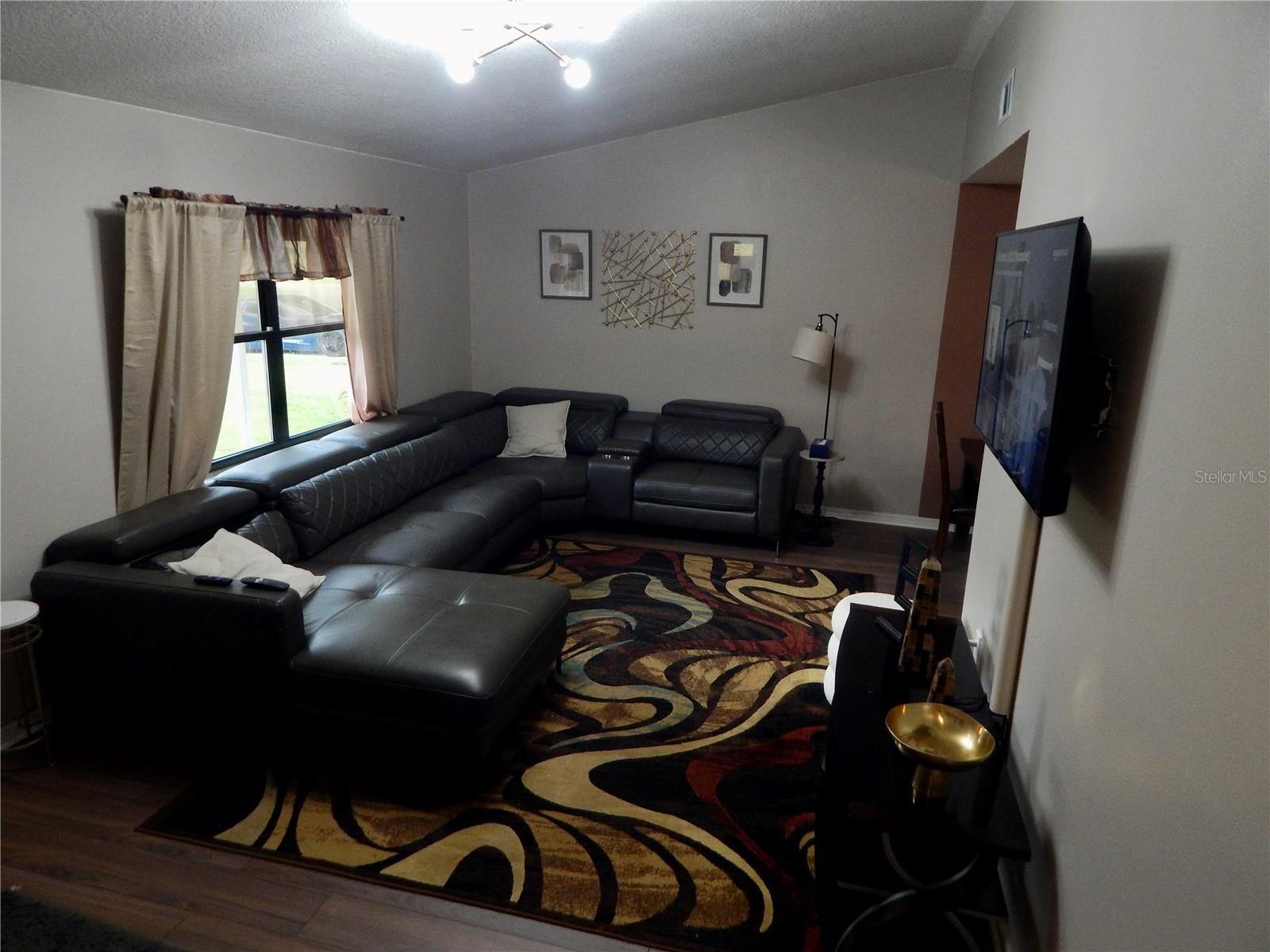 7353 Applegate Dr Property Photo 6