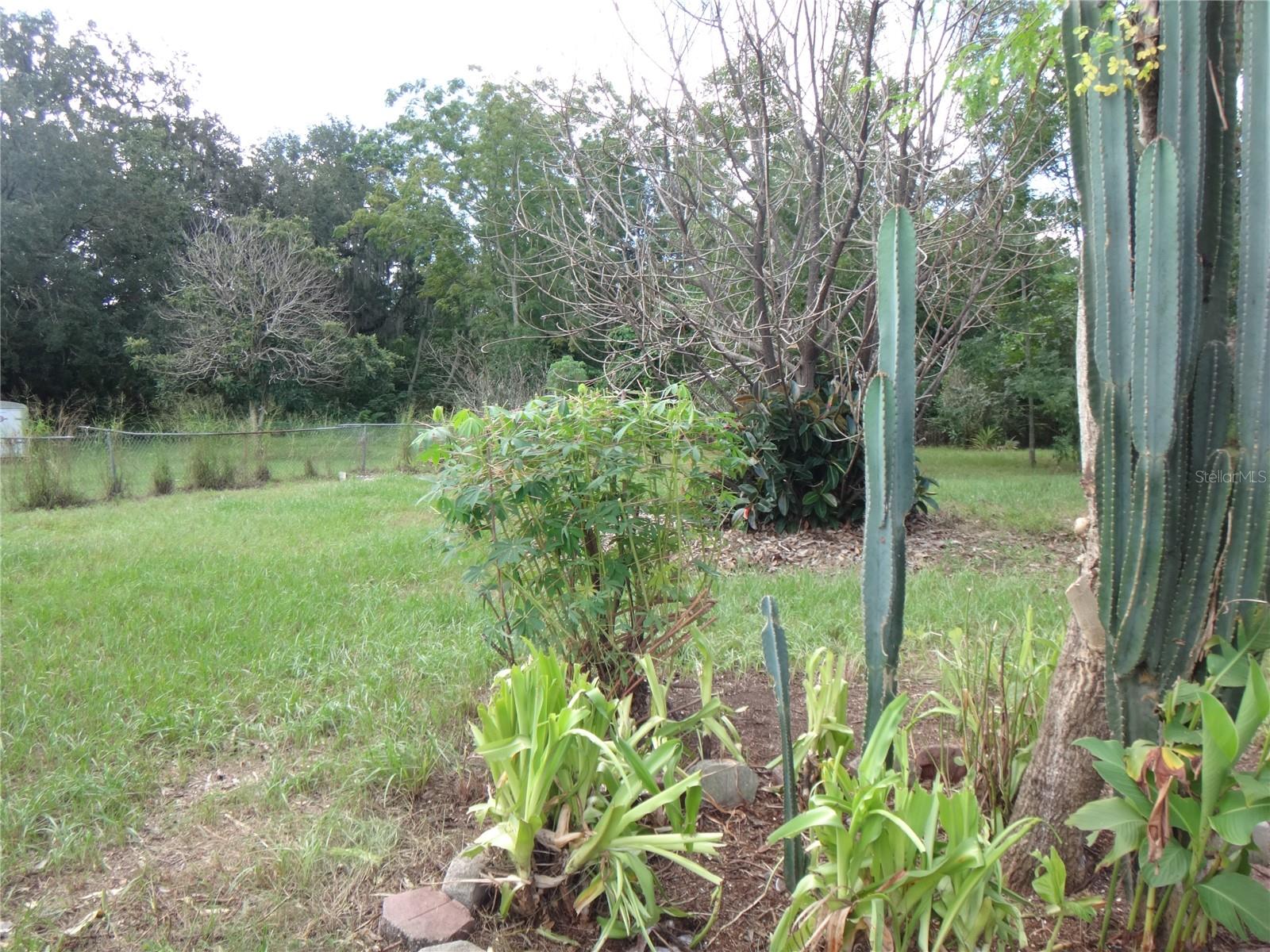 Britts Ln W Property Photo 2