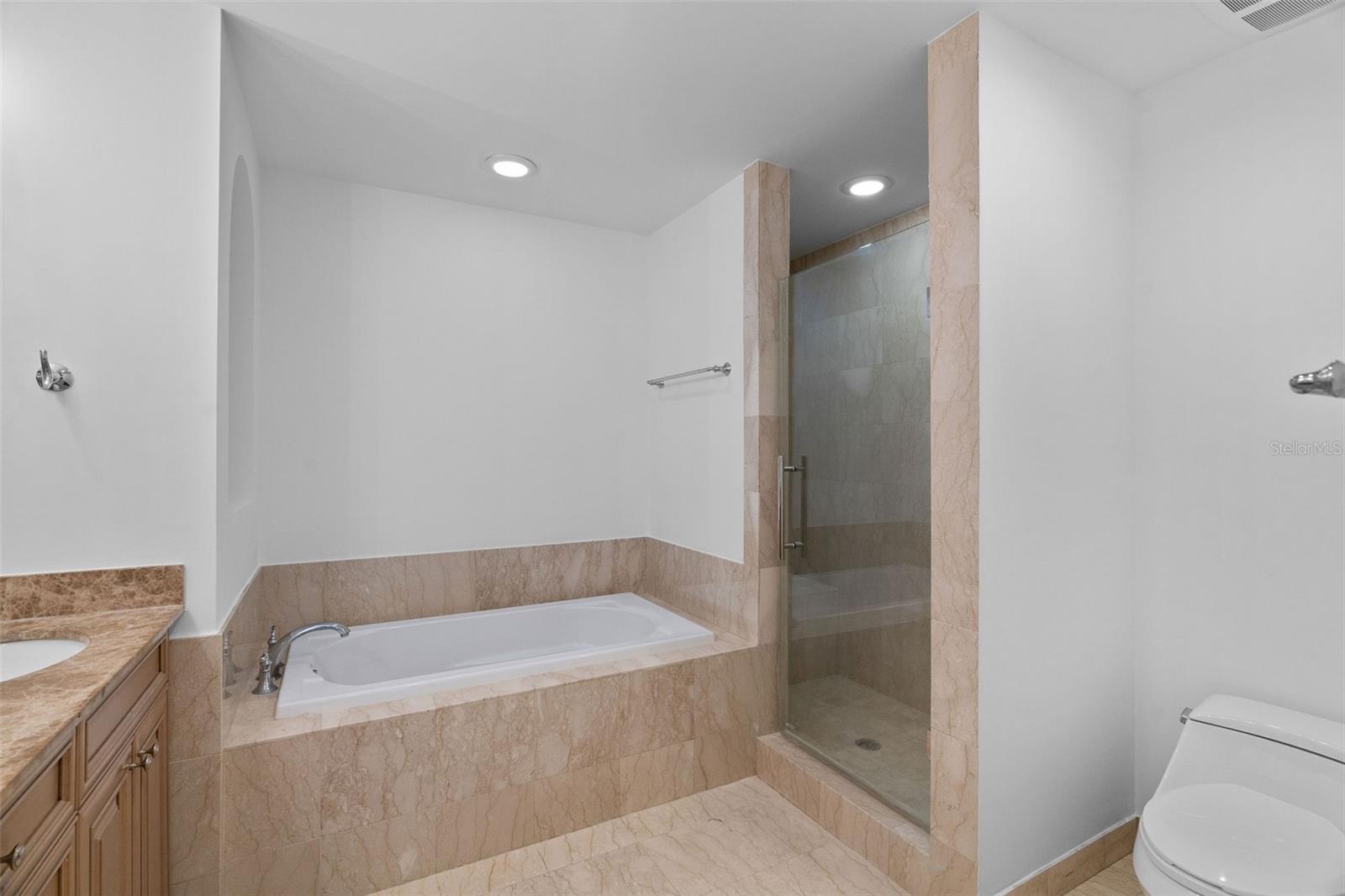 300 Beach Dr Ne #309 Property Photo 16