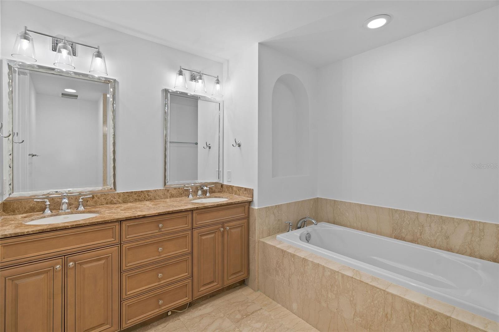 300 Beach Dr Ne #309 Property Photo 17