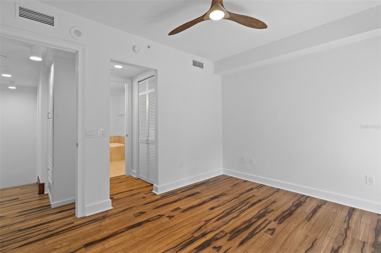 300 Beach Dr Ne #309 Property Photo 23