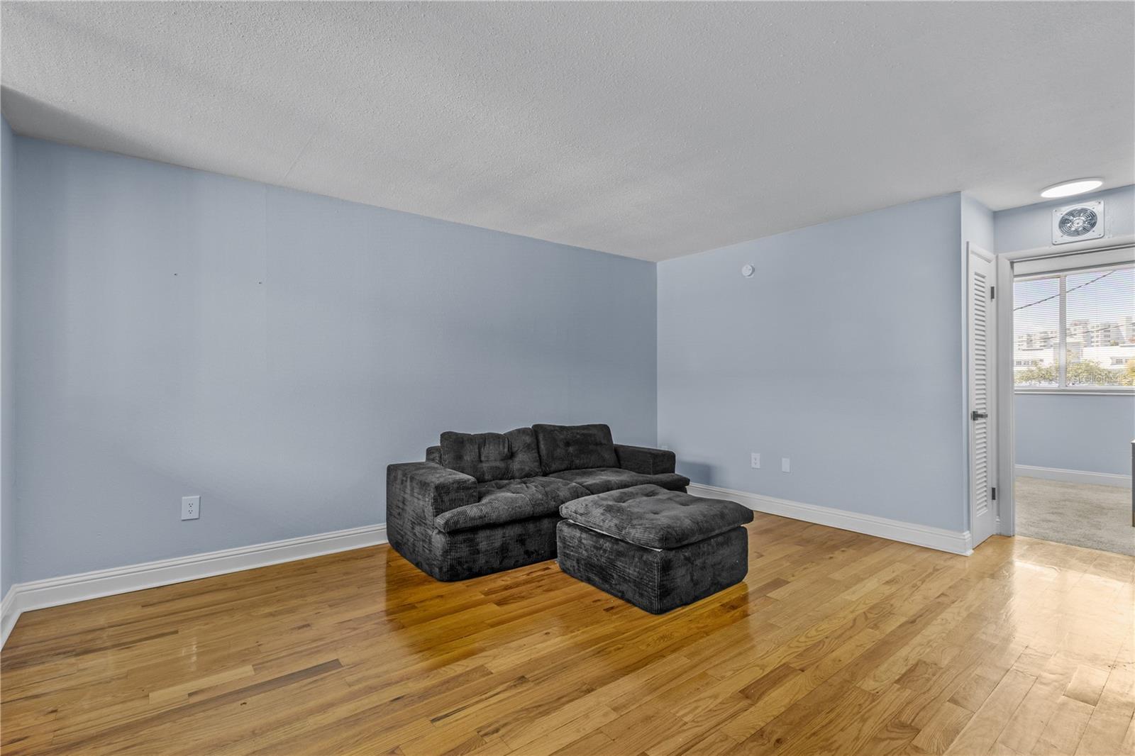 1301 S Howard Ave #b18 Property Photo 6
