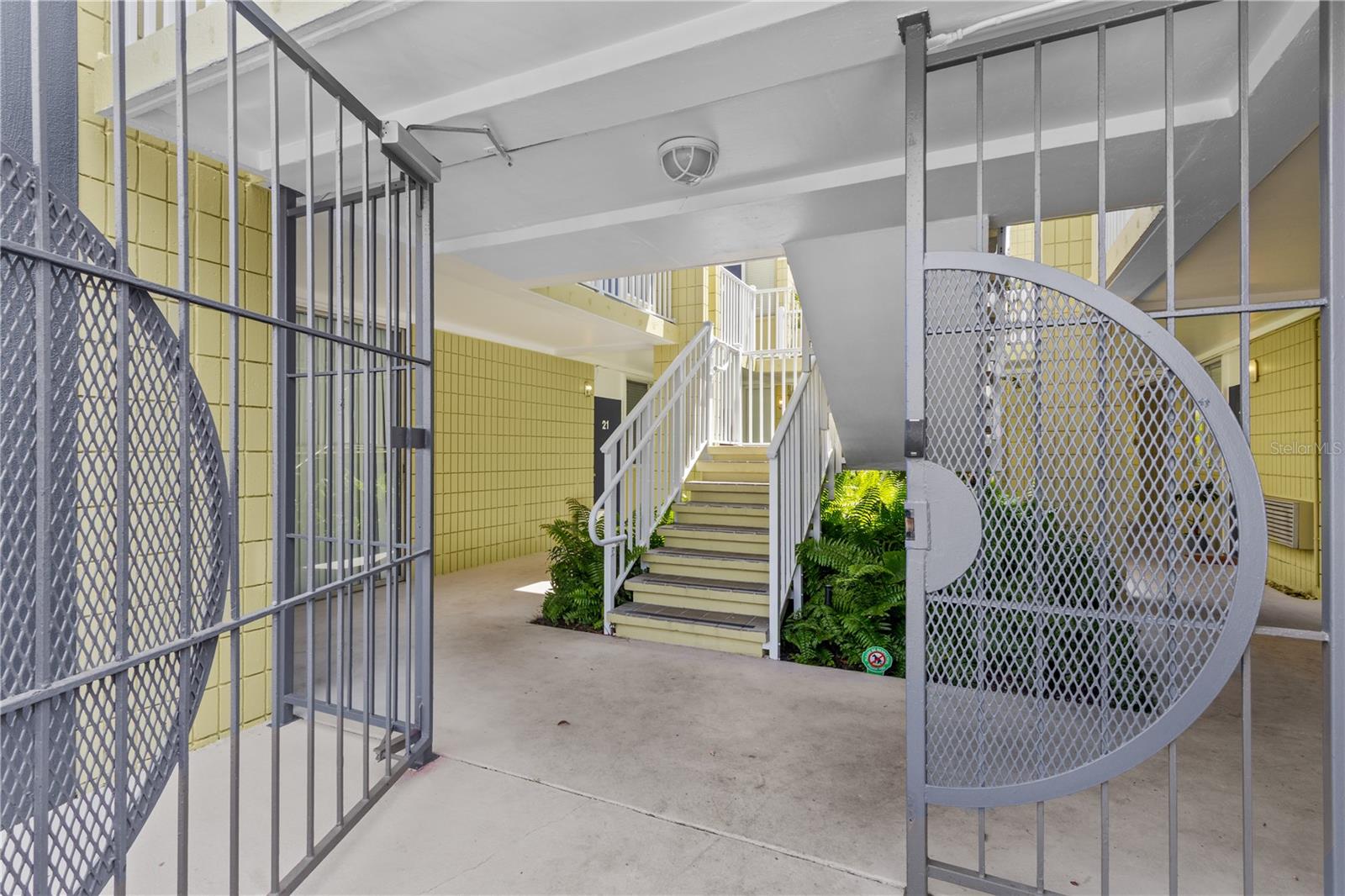 1301 S Howard Ave #b18 Property Photo 19