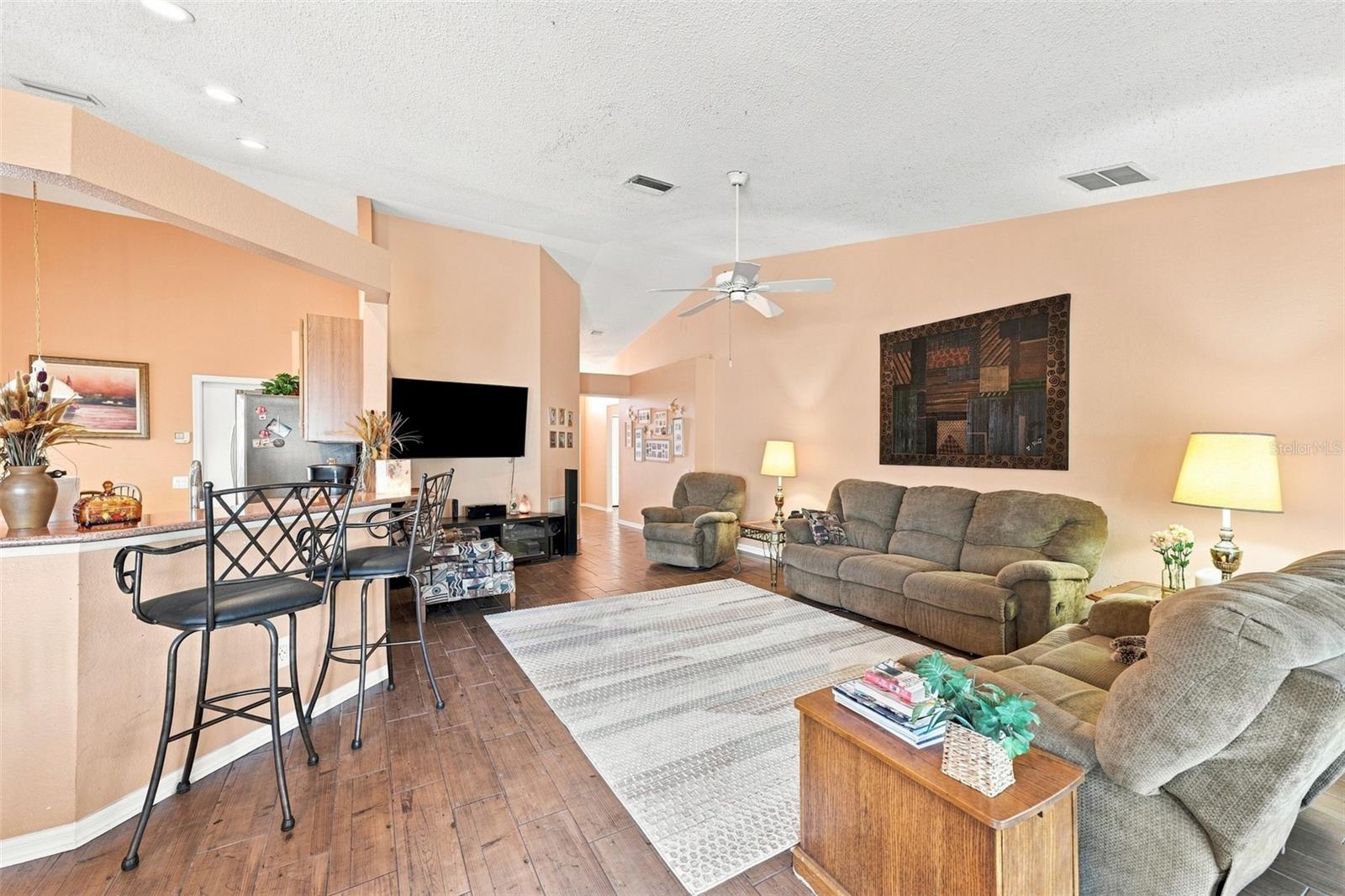 207 Lakeway Ln Property Photo 6