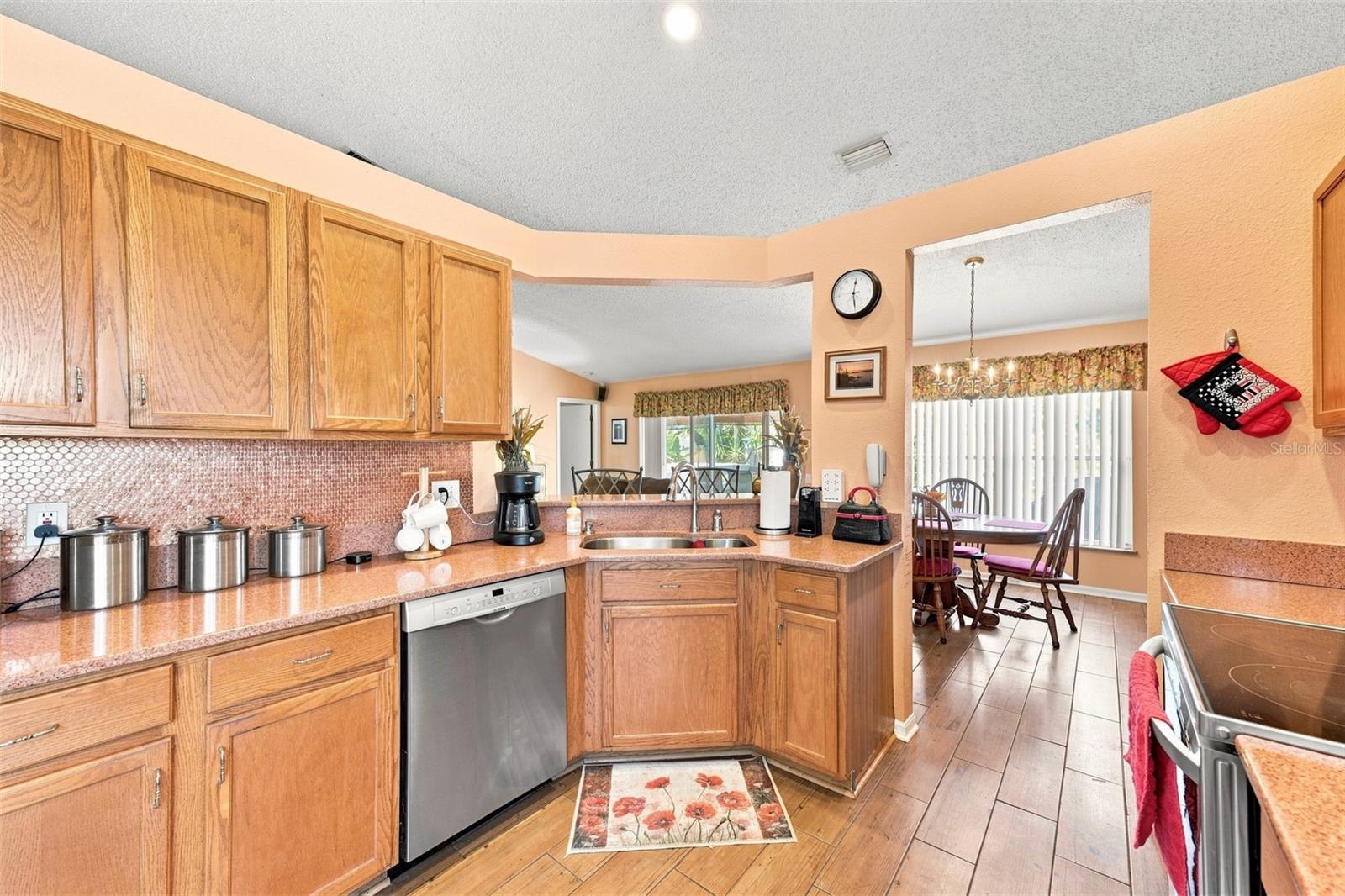 207 Lakeway Ln Property Photo 18