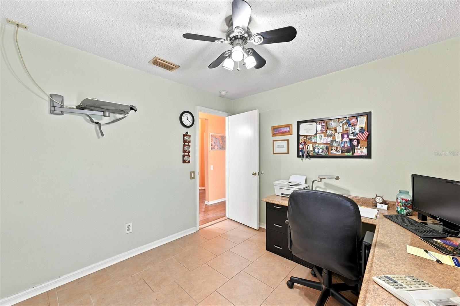 207 Lakeway Ln Property Photo 31