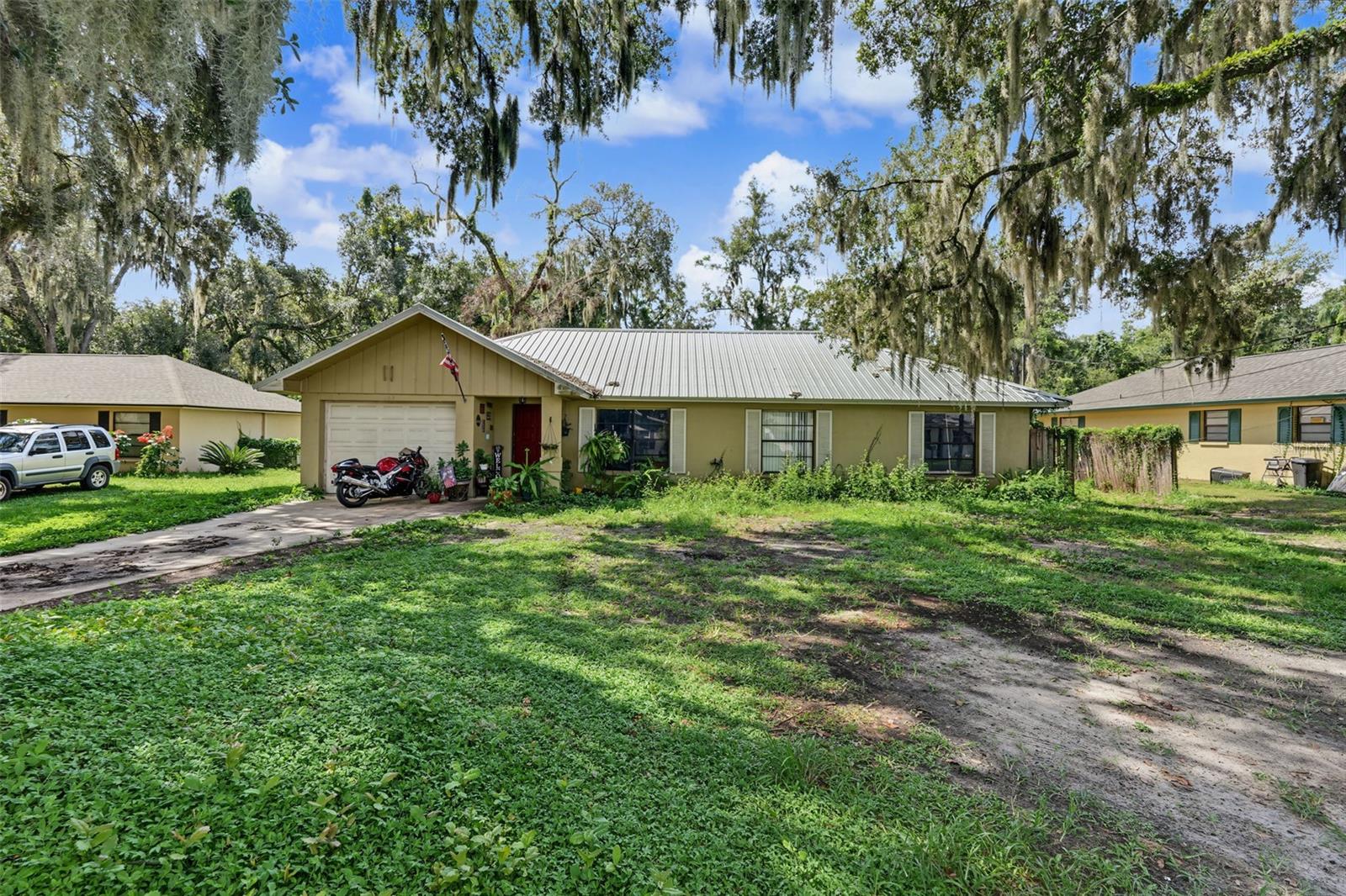 509 E Drew St Property Photo 1