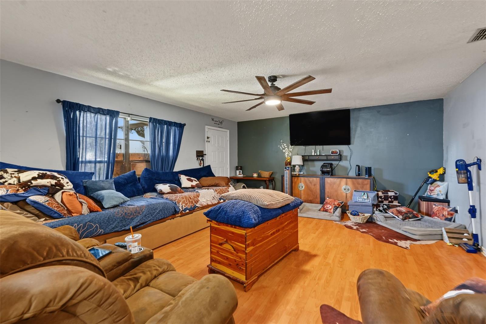 509 E Drew St Property Photo 7
