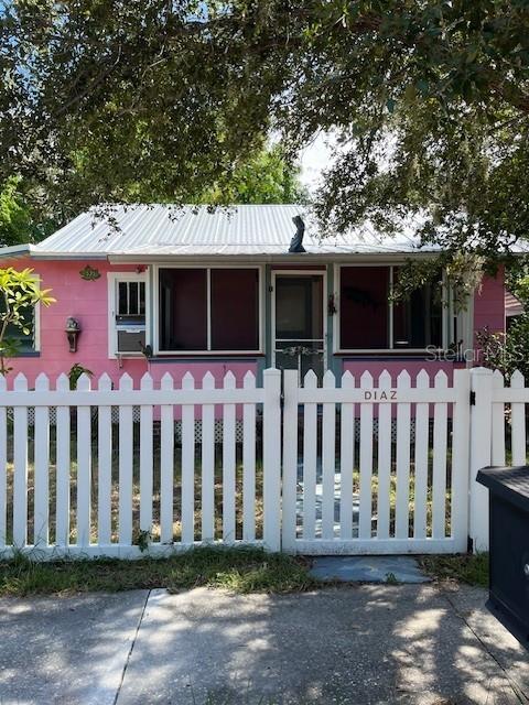 535 WILKIE ST Property Photo 1