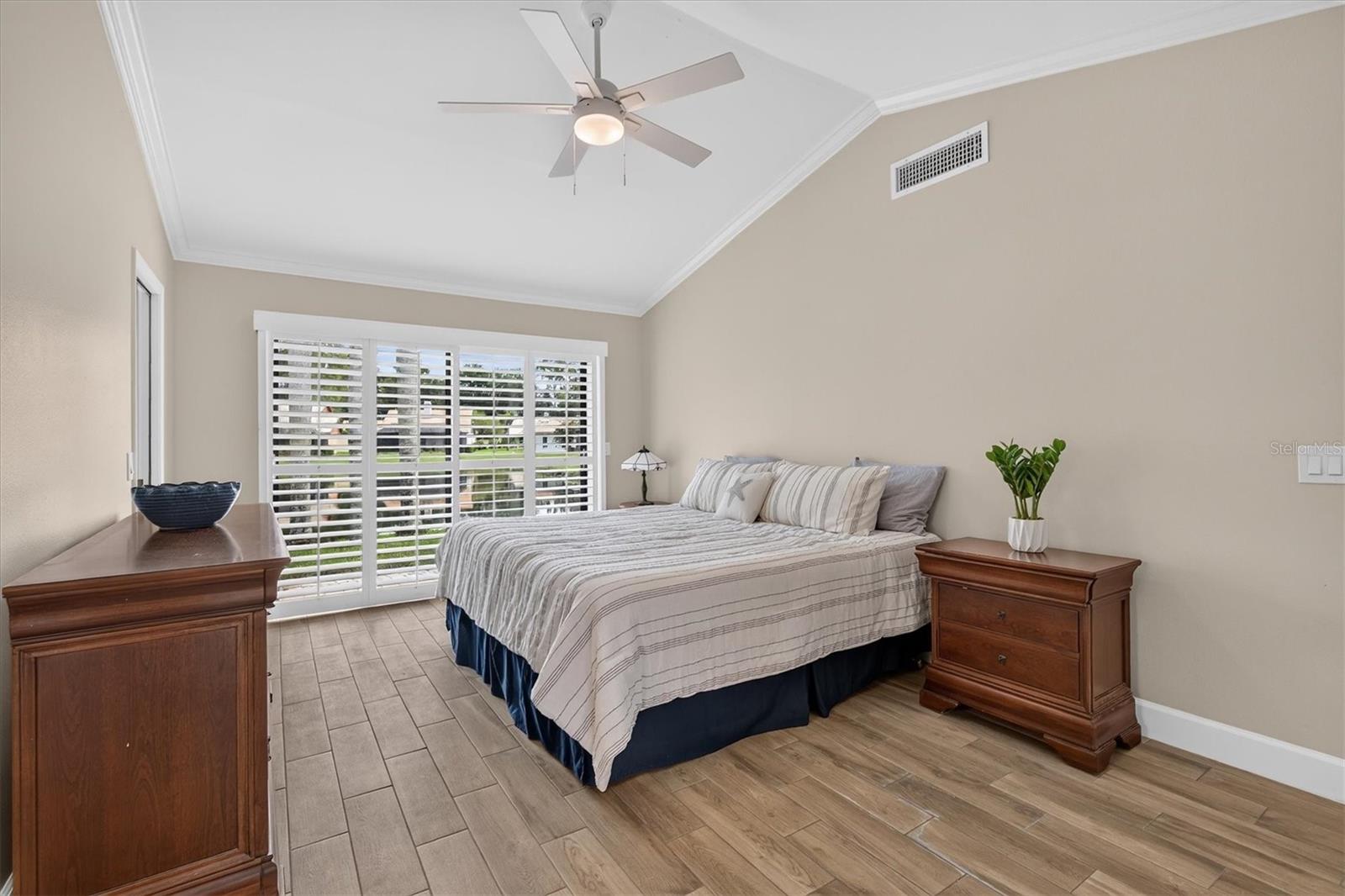 5466 Greyston St Property Photo 15