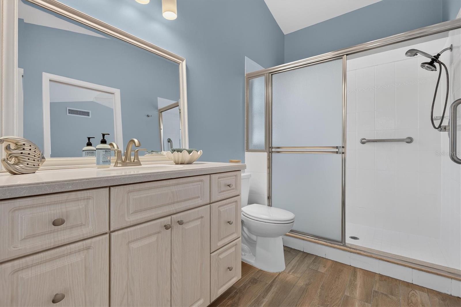 5466 Greyston St Property Photo 17