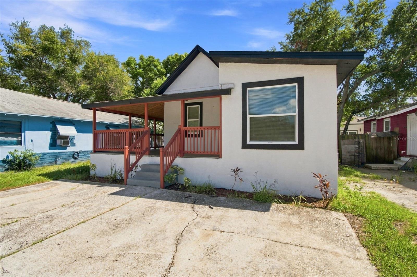 1129 Carlton St Property Photo 3