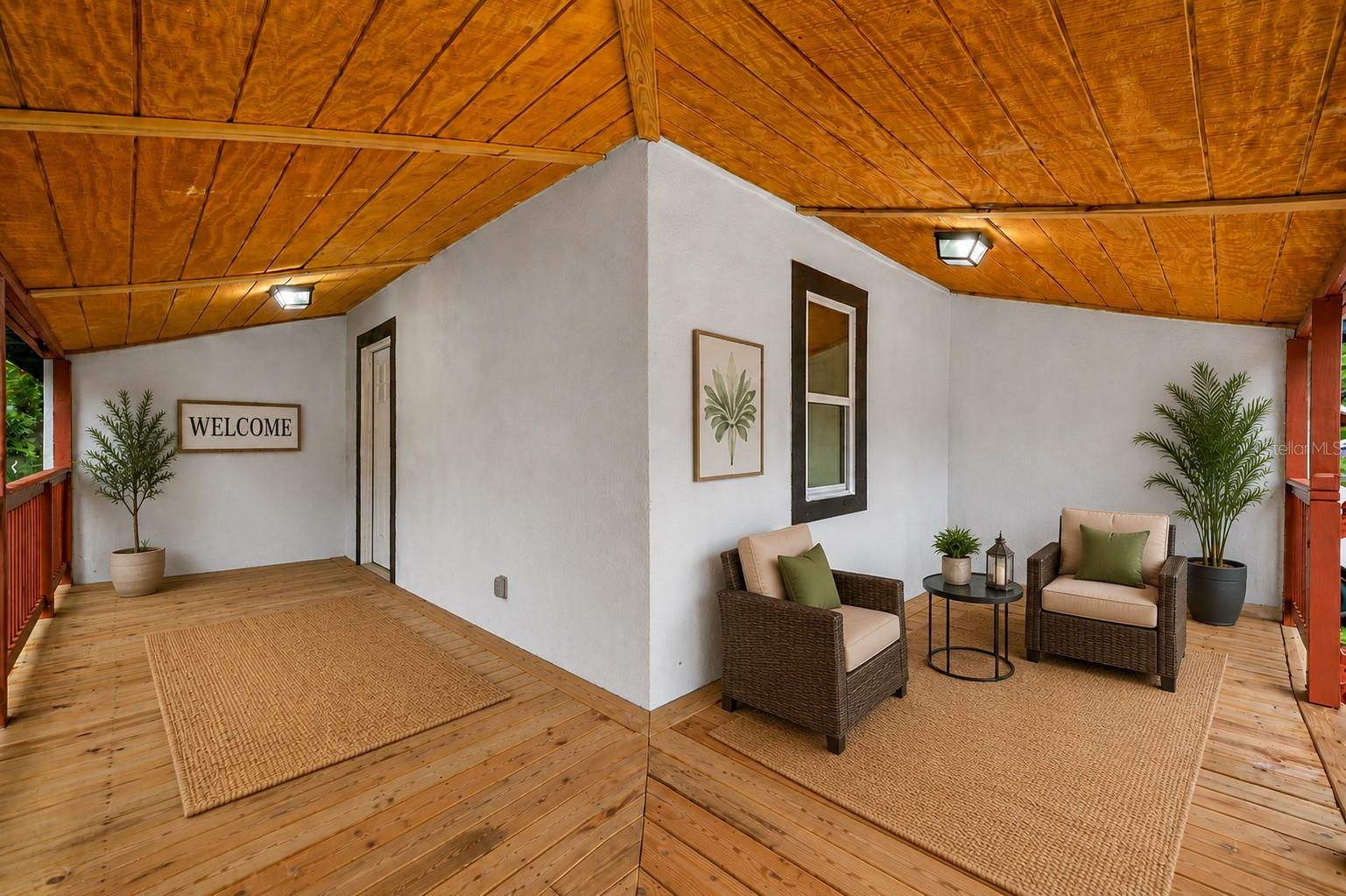 1129 Carlton St Property Photo 4