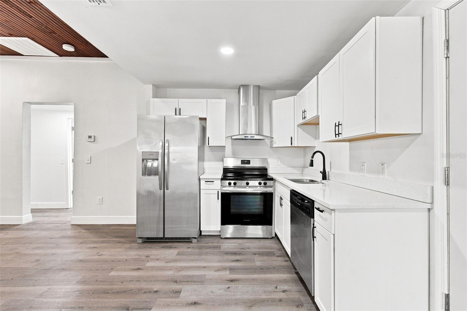1129 Carlton St Property Photo 6