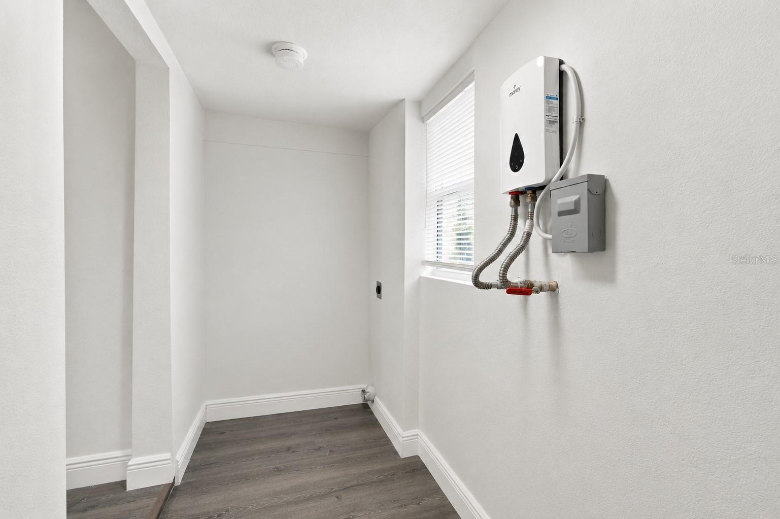 1129 Carlton St Property Photo 16