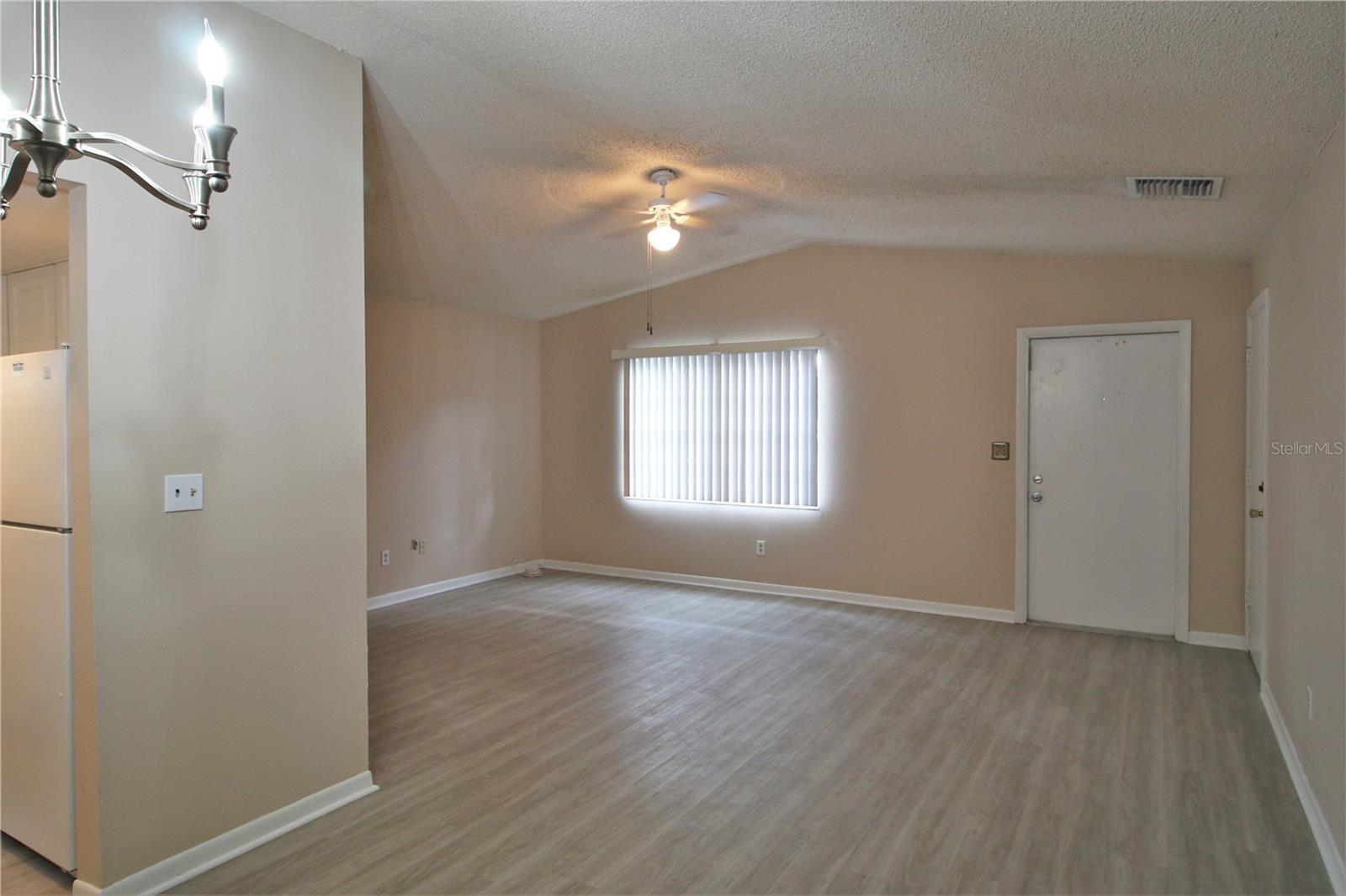 6633 68th St N Property Photo 3