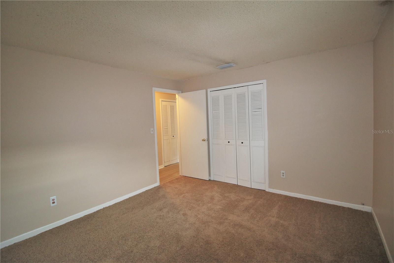 6633 68th St N Property Photo 16