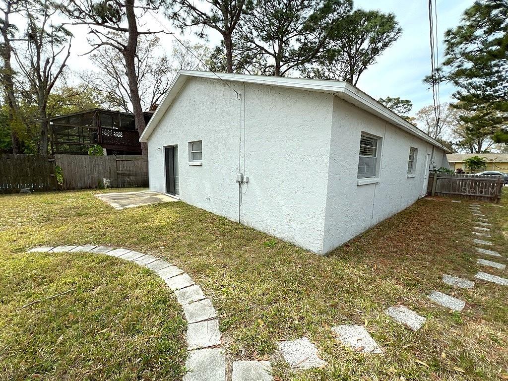 6633 68th St N Property Photo 17